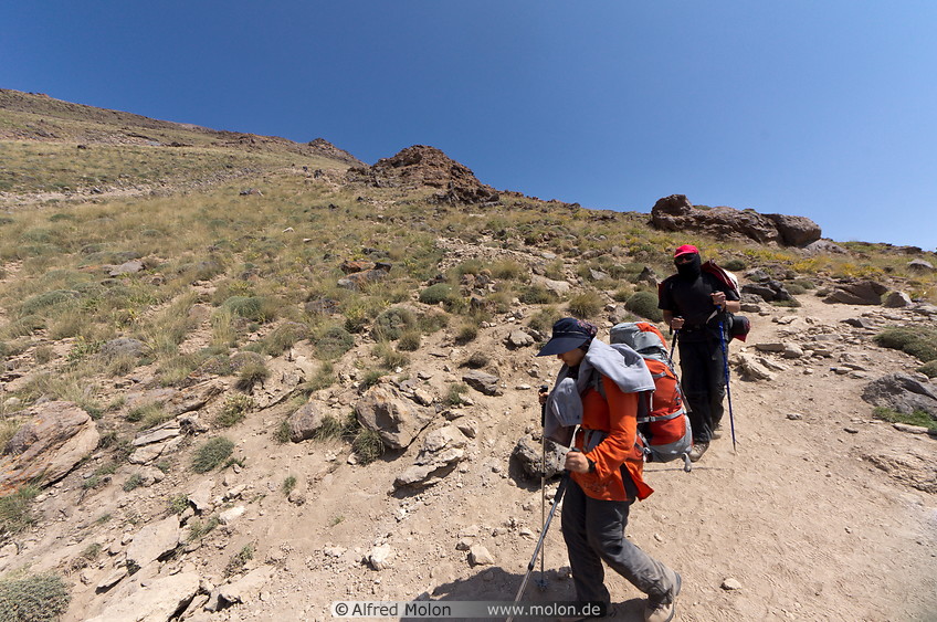 24 Hikers descending Mt Damavand