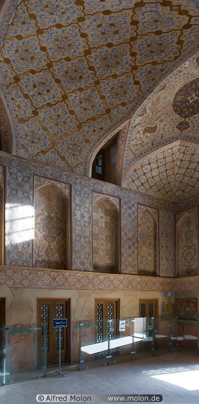 02 Decorated walls and vault