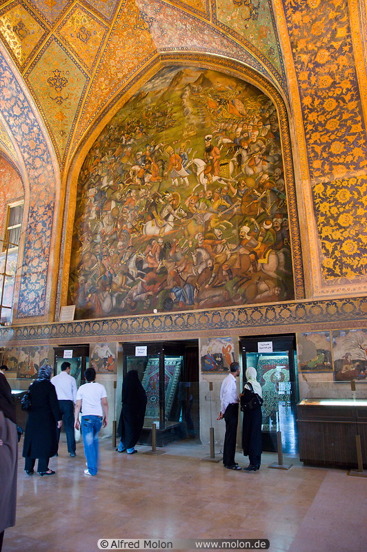 10 Hall with frescoes
