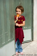 07 Small girl eating icecream