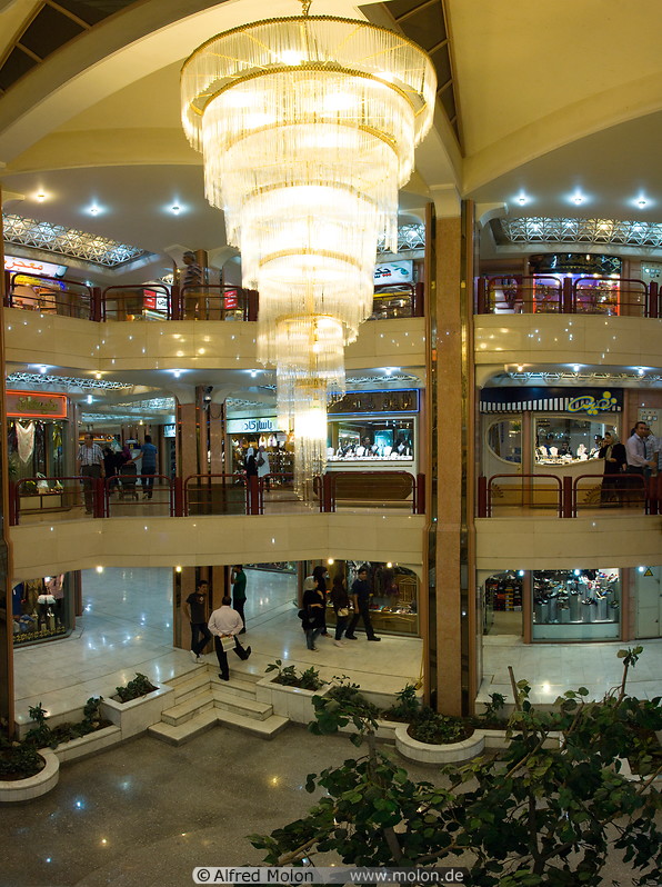 19 Shopping mall at night