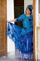 15 Iranian girl in traditional Shirazi dress
