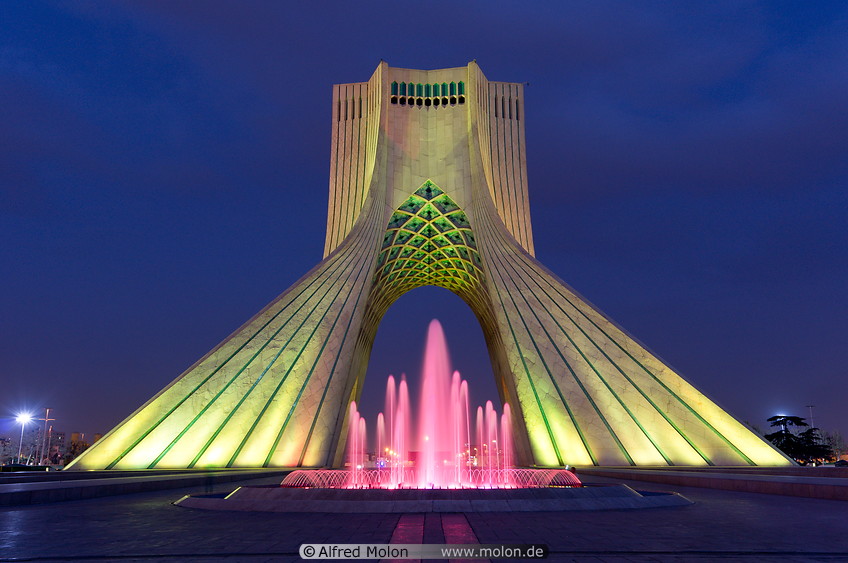 09 Azadi tower and fountain