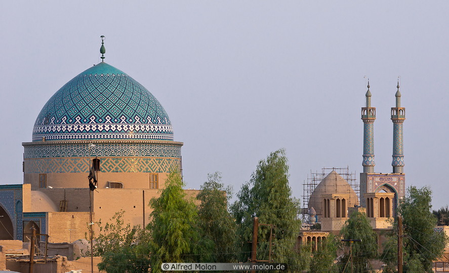 21 Bogheh-ye Seyed Roknaddin mausoleum and Hazireh mosque