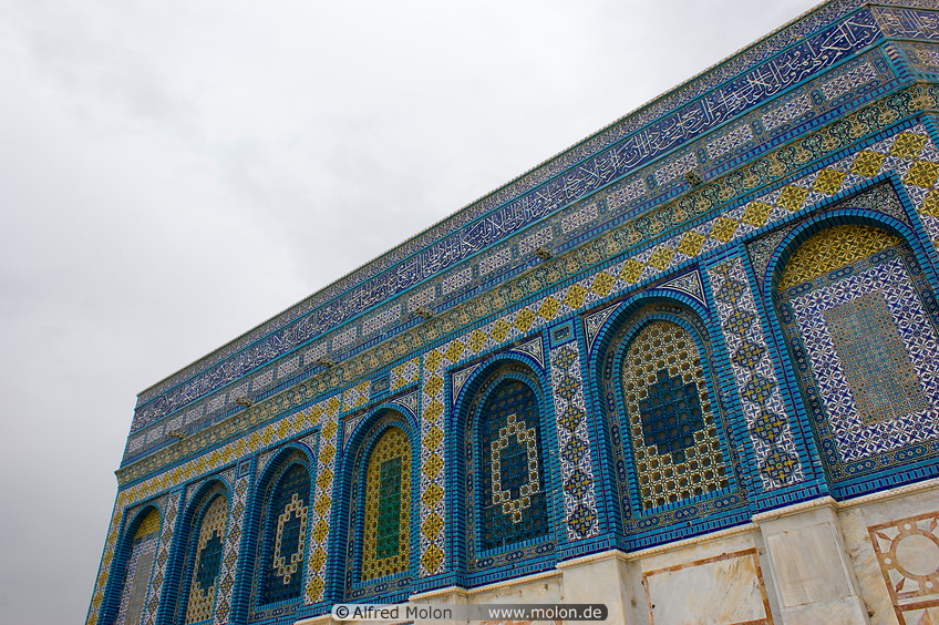 07 Facade detail with Islamic patterns