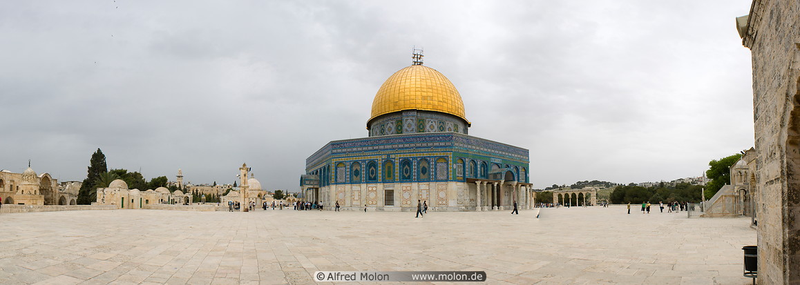 10 Dome of the Rock and plaza