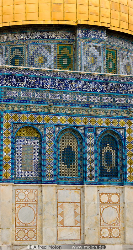 18 Facade detail with Islamic patterns