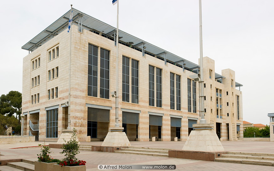 06 City hall on Safra square