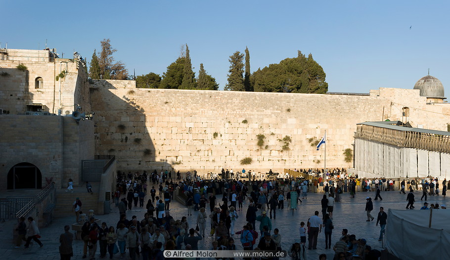 03 Plaza and western wall