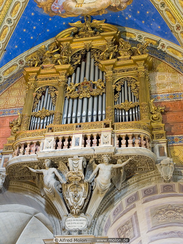 08 Organ pipes in St Maria sopra Minerva basilica
