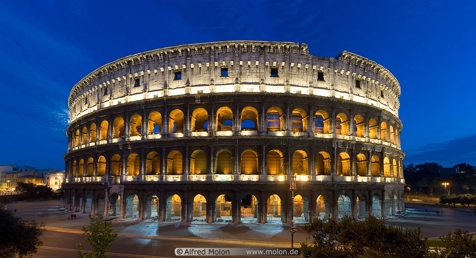 05 Colosseum by night