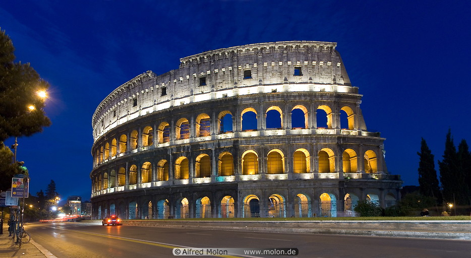 06 Colosseum by night