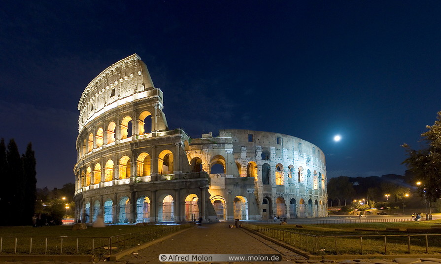 08 Colosseum by night