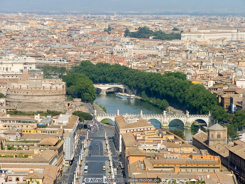 06 Panorama with Tiber river and Castel Santangelo