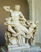 09 Statue of Laocoon and his sons