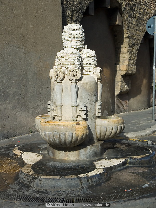 16 Fountain