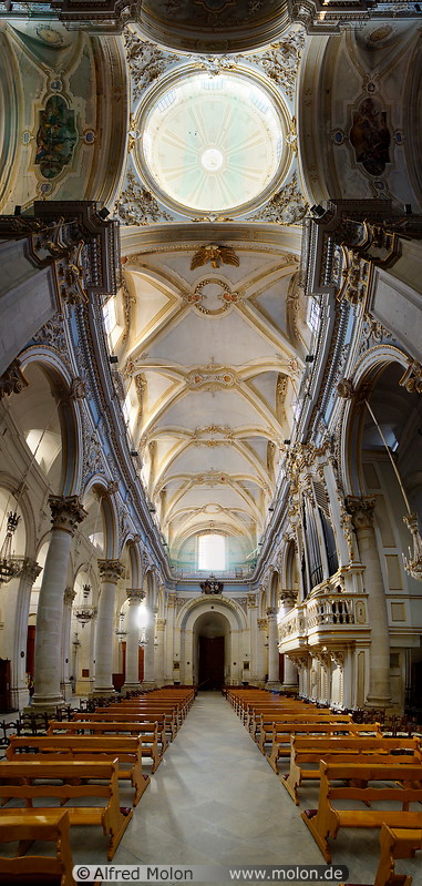 16 Nave and roof in Modica cathedral