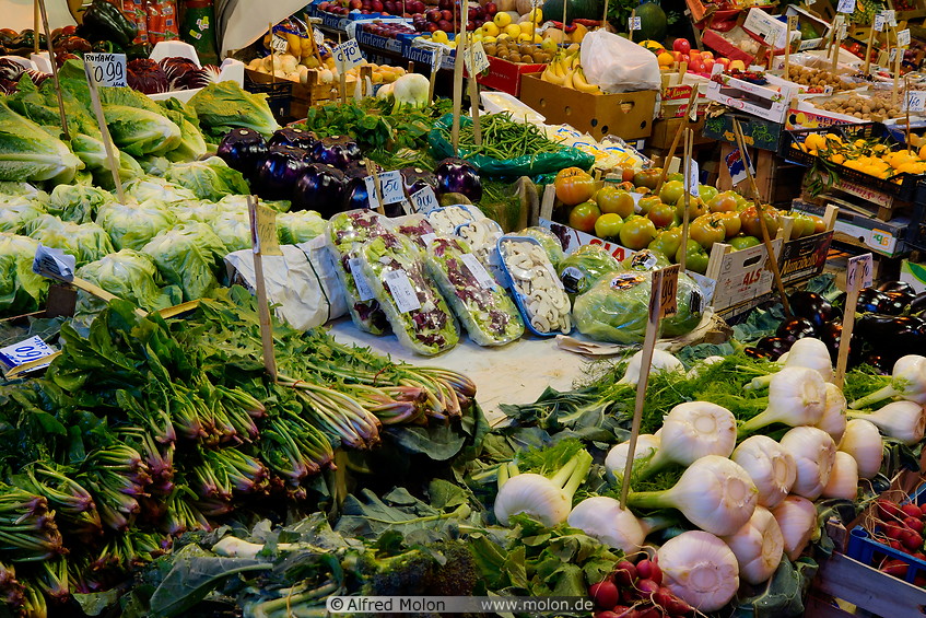 04 Vegetables stall