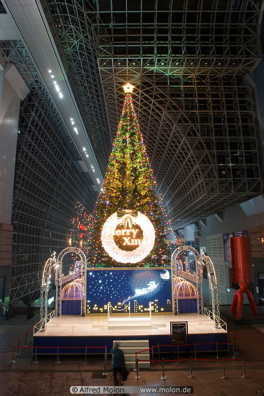 32 Christmas tree in train station at night