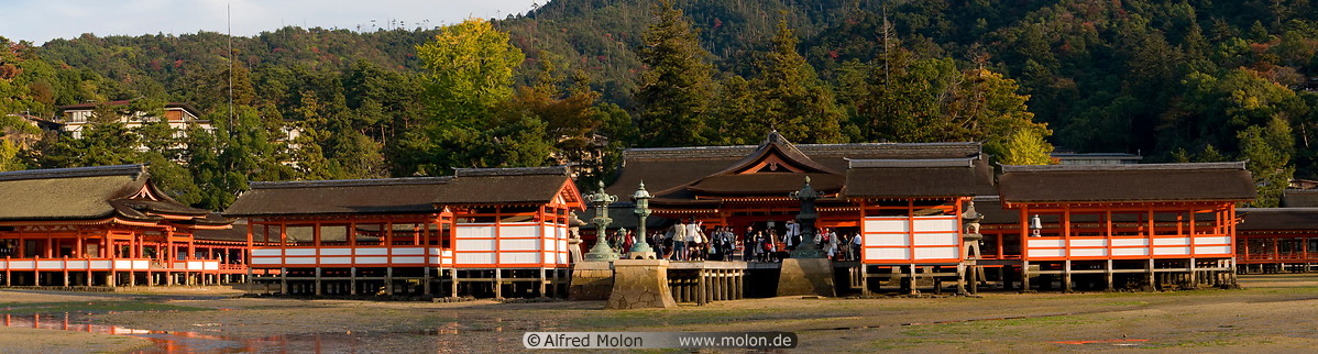 05 Front view of Itsukushima shrine