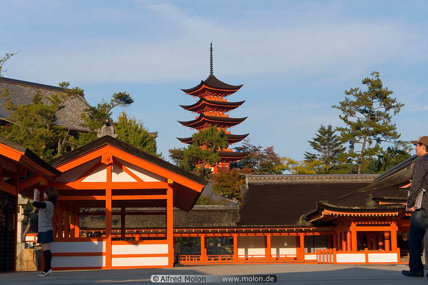09 Shrine and five-storied pagoda