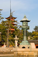 08 Lantern and five-storied pagoda
