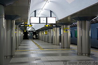 09 Platform in underground station