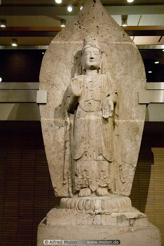 05 Bodhisattva statue