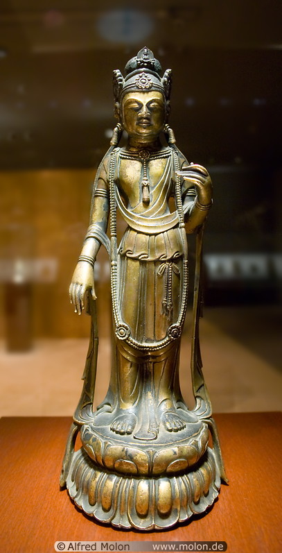 26 Kannon Bosatsu Akalokitesvara statue