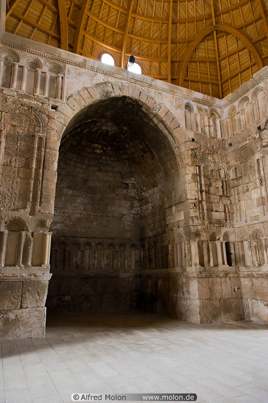 10 Inside the Umayyad monumental gateway