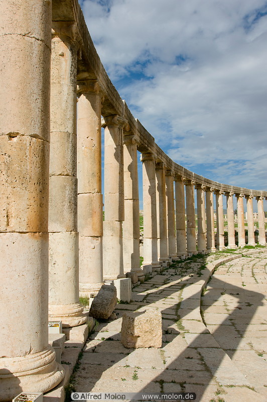 10 Oval forum colonnade
