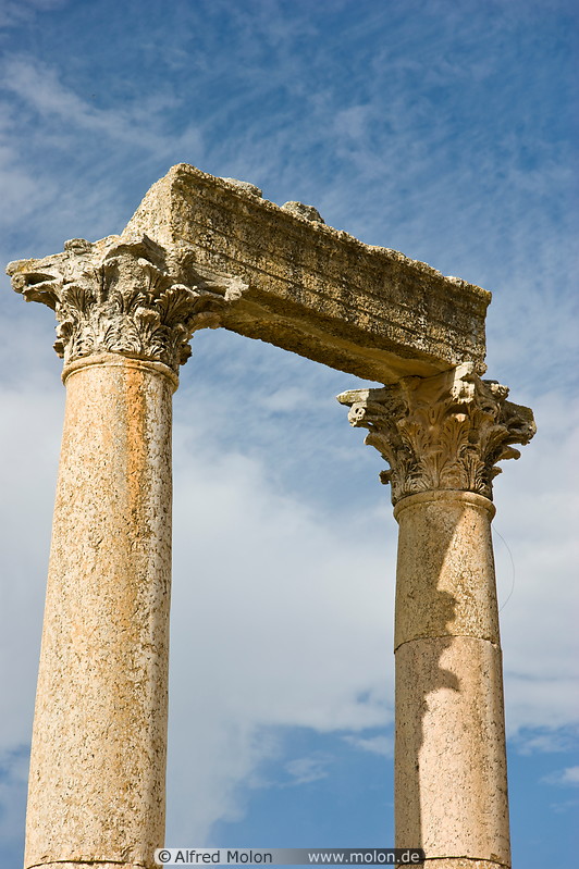 11 Corinthian columns