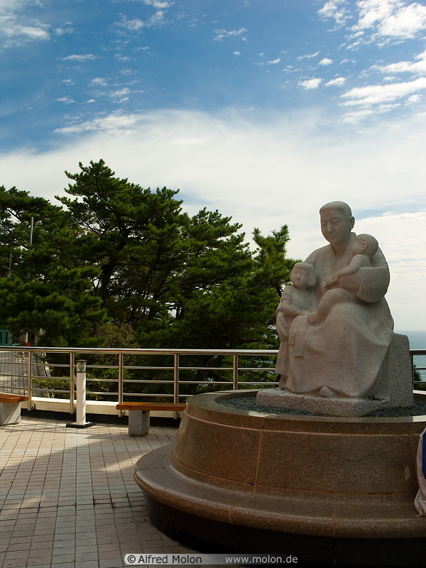 01 Statue in Taejongdae