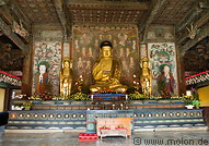 02 Altar with golden Buddha statues
