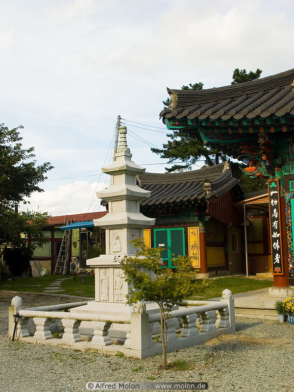 02 Korean Buddhist temple