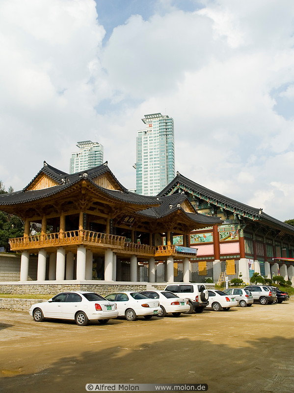 05 Temple pavilions and skyscrapers