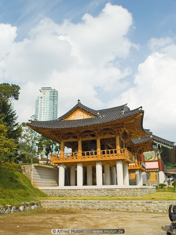 06 Temple pavilions and skyscrapers