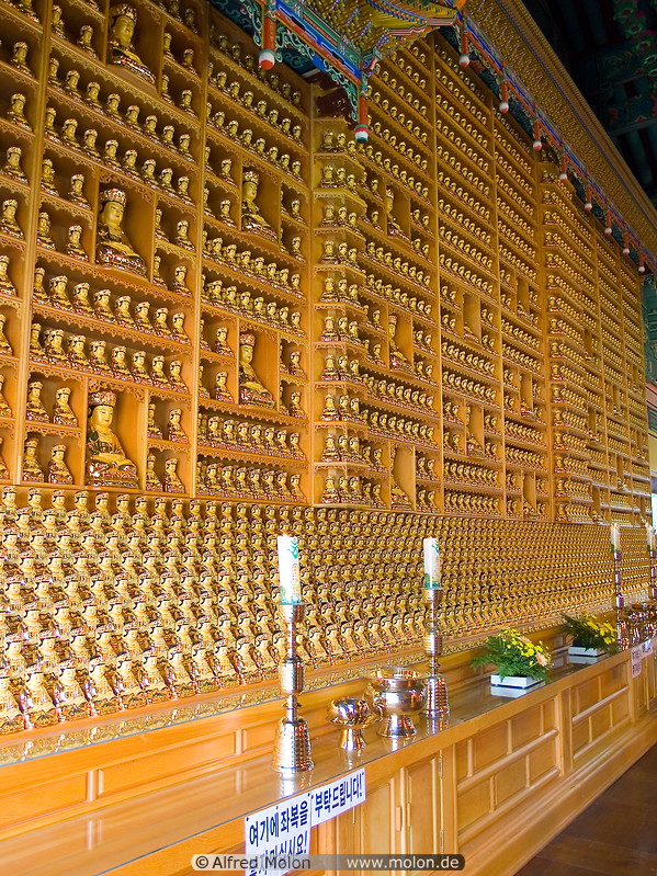 20 Temple wall with Buddha statues