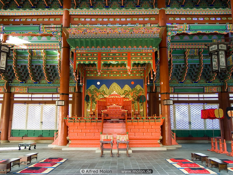17 Geunjeongjeon throne