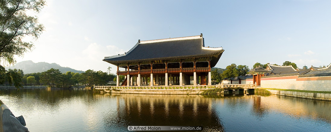 25 Gyeonghoeru pavilion