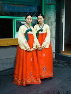 01 Korean women in traditional dress