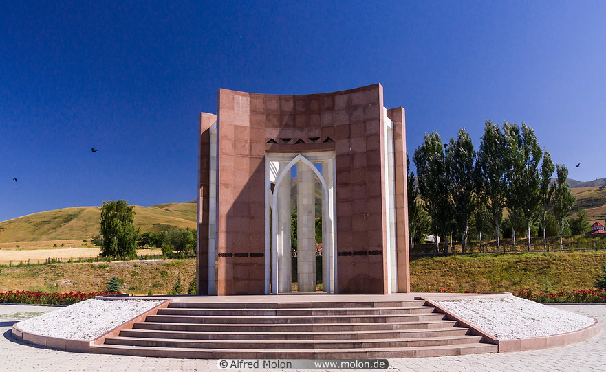 05 Ata-Beyit memorial