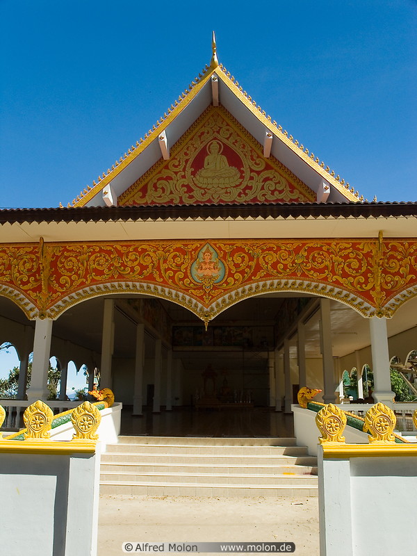 03 Wat Phu Khao Kaew buddhist temple