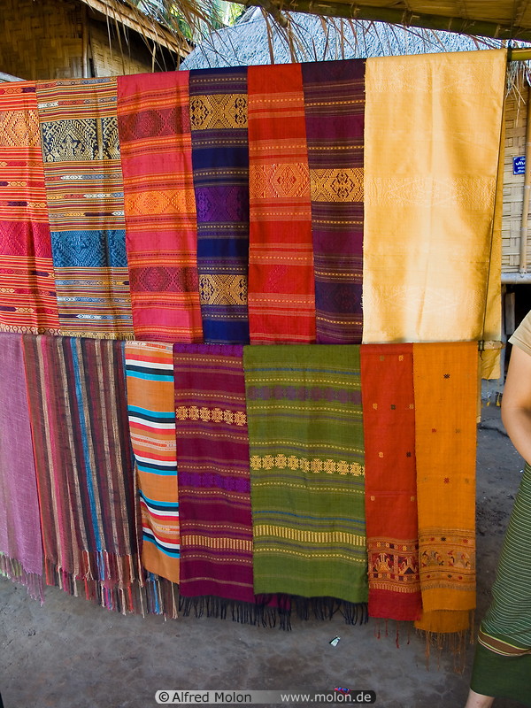 06 Colourful woven fabric