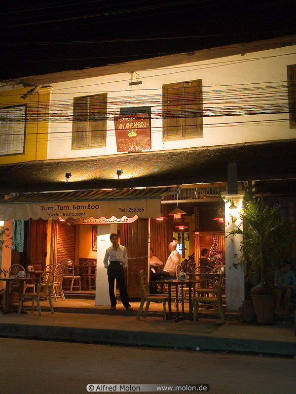 26 Restaurant on Sisavangvong road at night