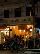 25 Restaurant on Sisavangvong road at night