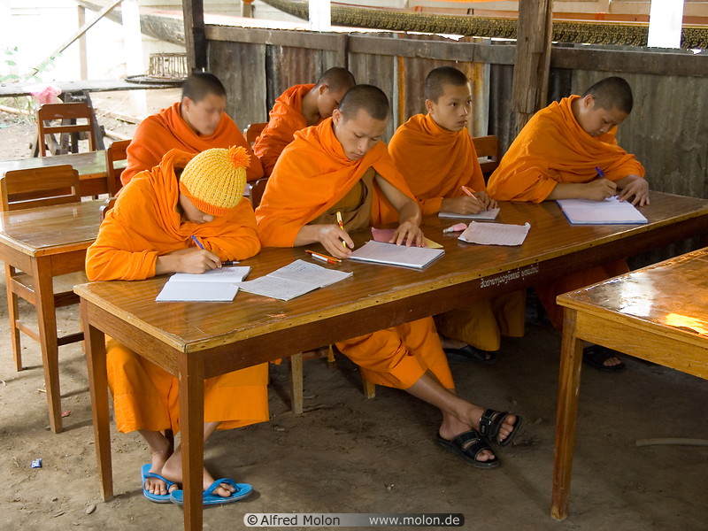 08 Buddhist monks during class