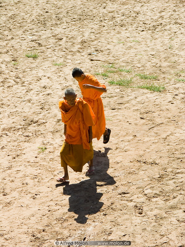 09 Buddhist monks walking on beach