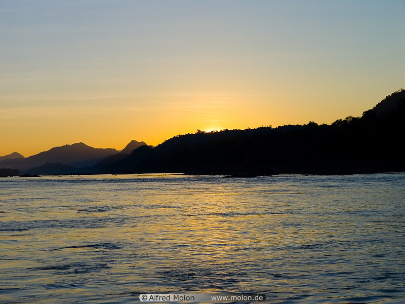 01 Mekong river sunset