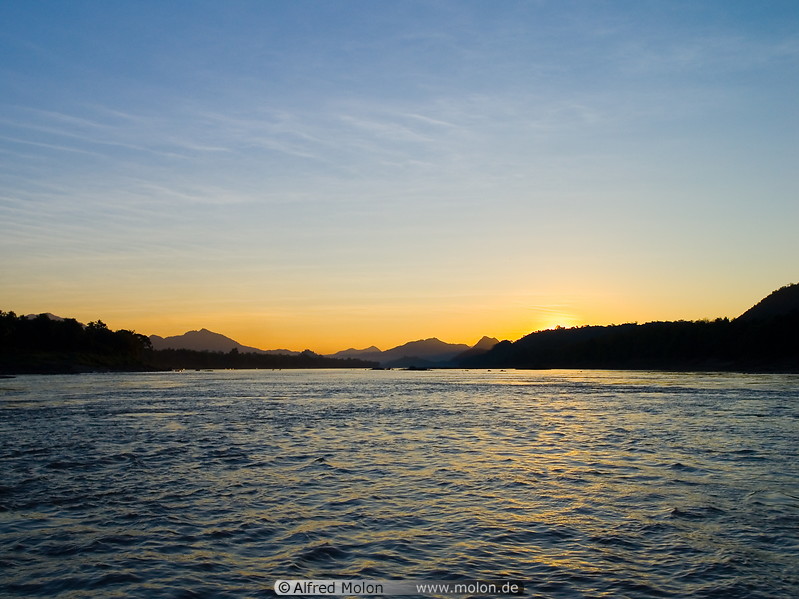 02 Mekong river sunset